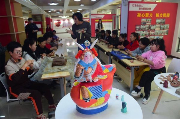千宏财富 沧州市新华区：指尖舞动泥塑生辉